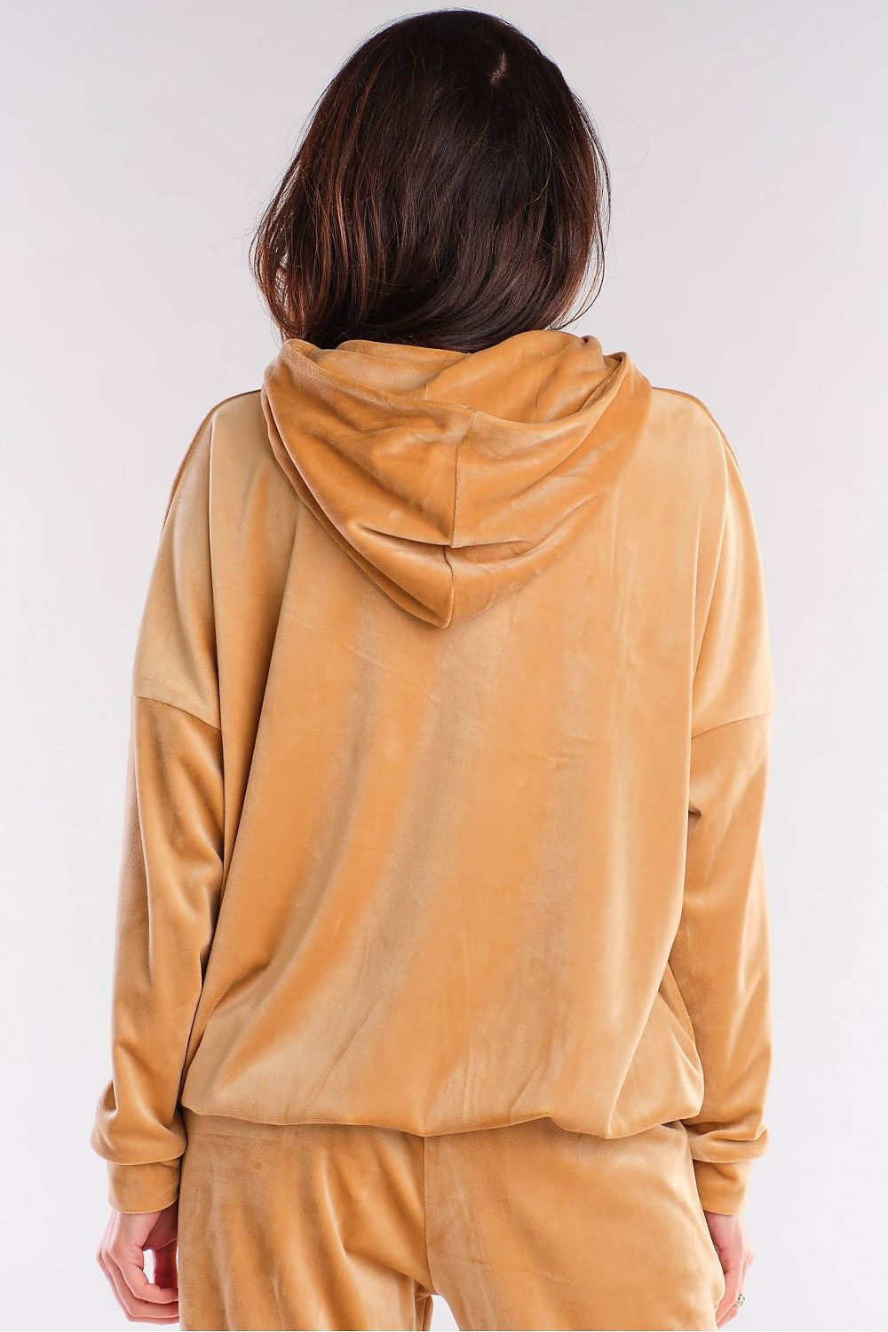 Elegant back view of the velour sweatshirt by Awama, highlighting its trendy hoodie style and premium fabric, perfect for a fashionable everyday look.