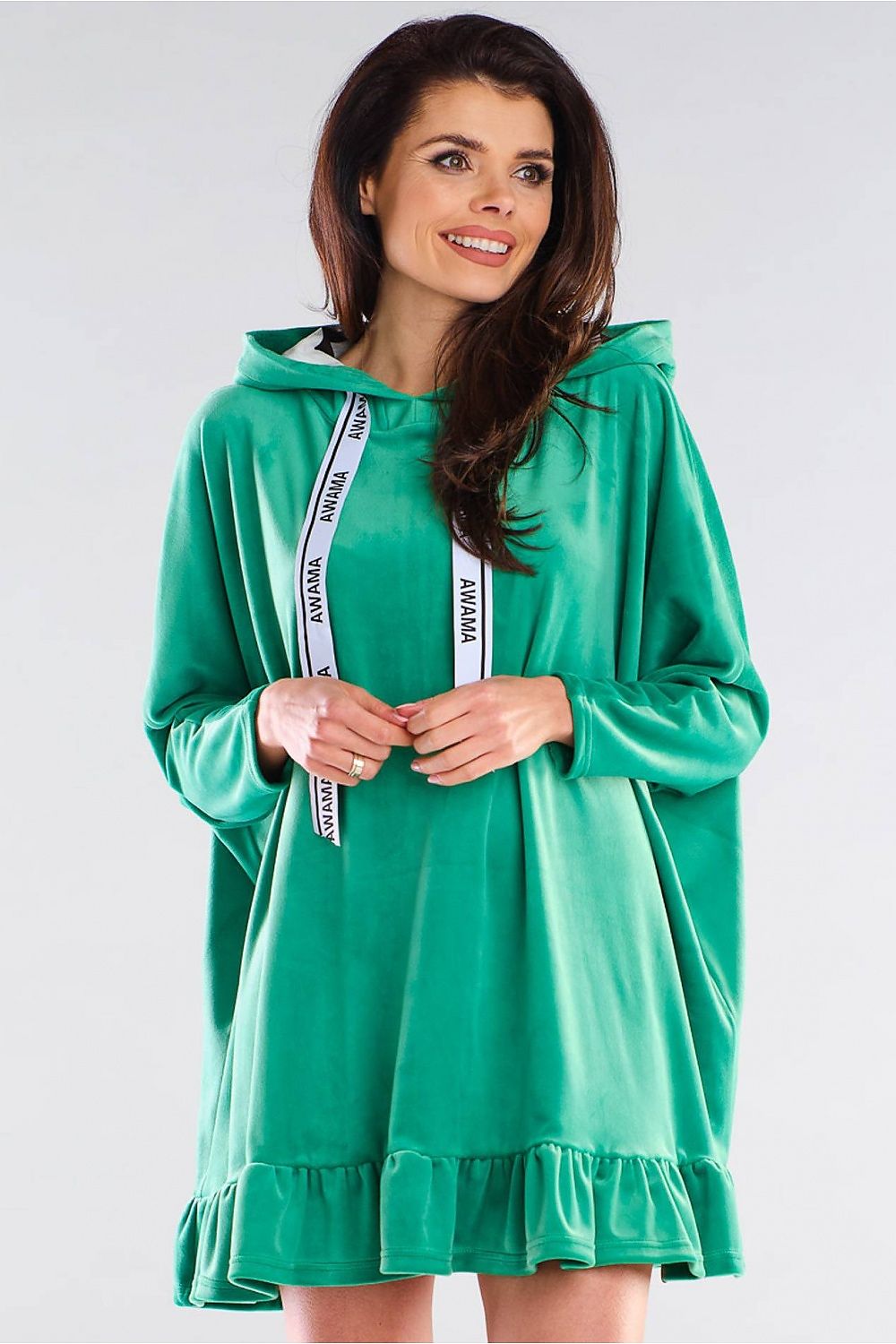 Elegant oversized Daydress Awama in vibrant green, featuring a stylish hood and chic frill detailing at the hem, exuding luxury and comfort.