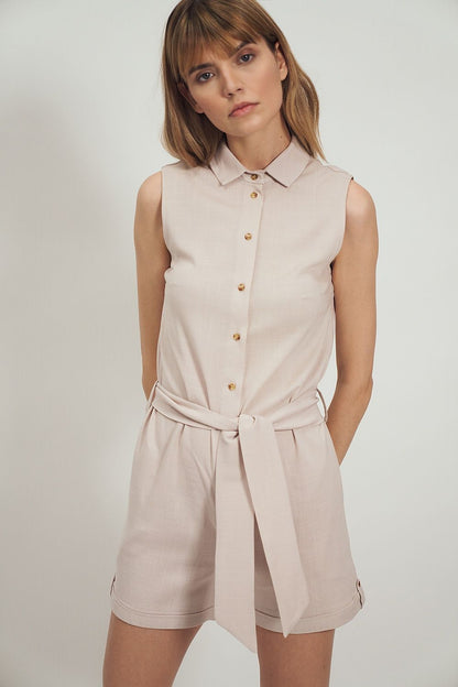 Elegant Suit Nife jumpsuit featuring a collar and button details, perfect for warm summer days.