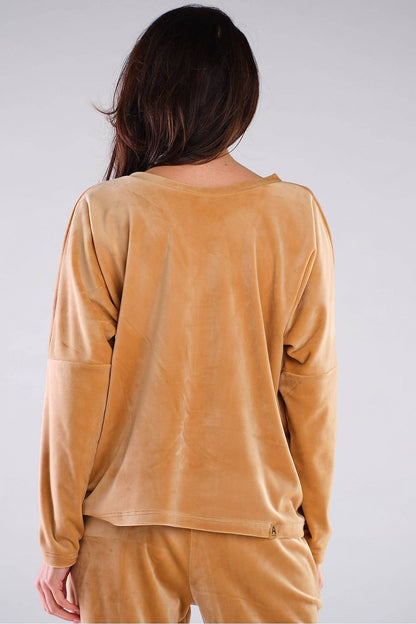 Back view of a plush Awama women's loose-fit polyester sweatshirt, highlighting the smooth texture and relaxed design, perfect for chic urban aesthetics.