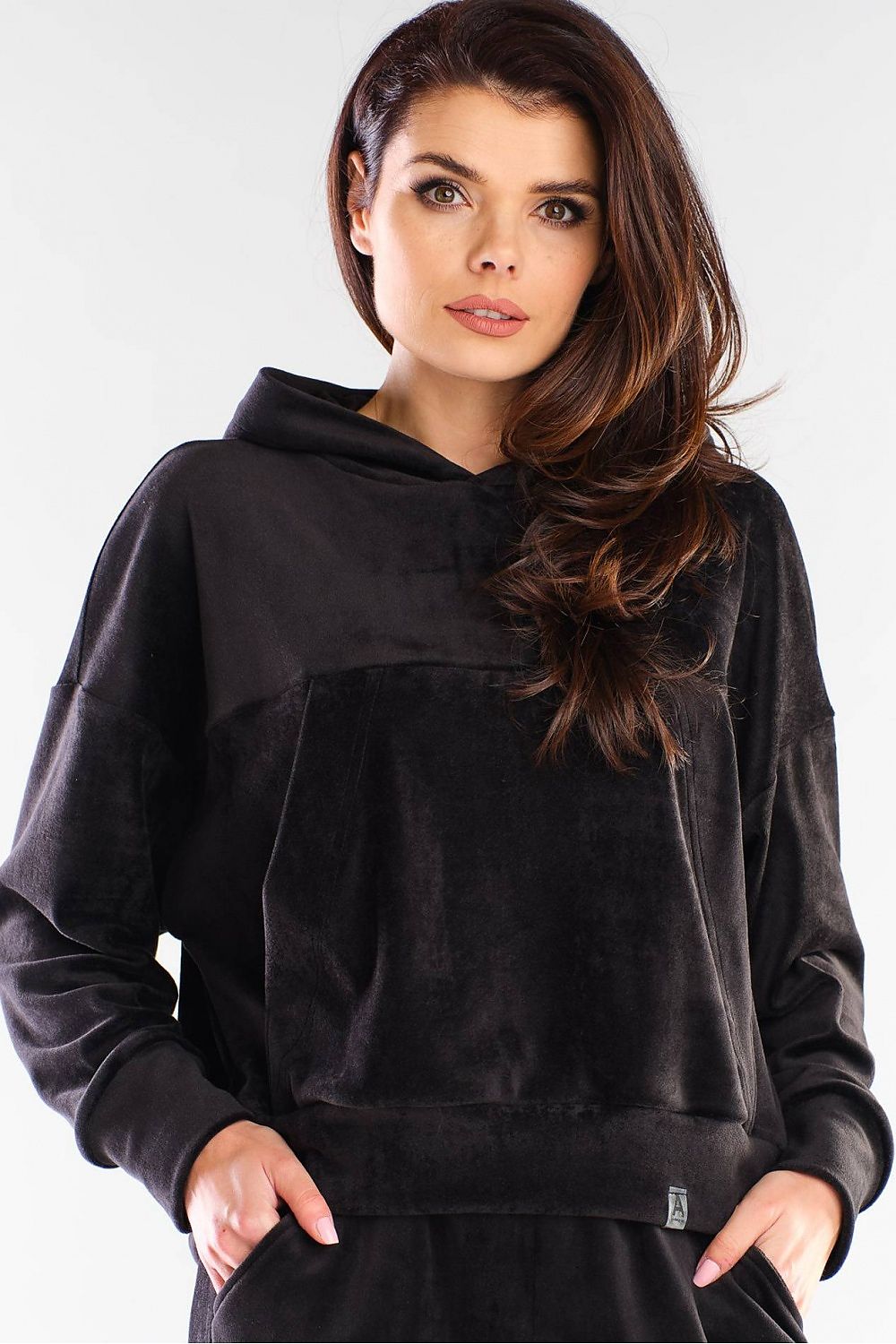 Sophisticated black velour hooded kangaroo sweatshirt by Awama, characterised by its relaxed fit, ideal for chic everyday styling.
