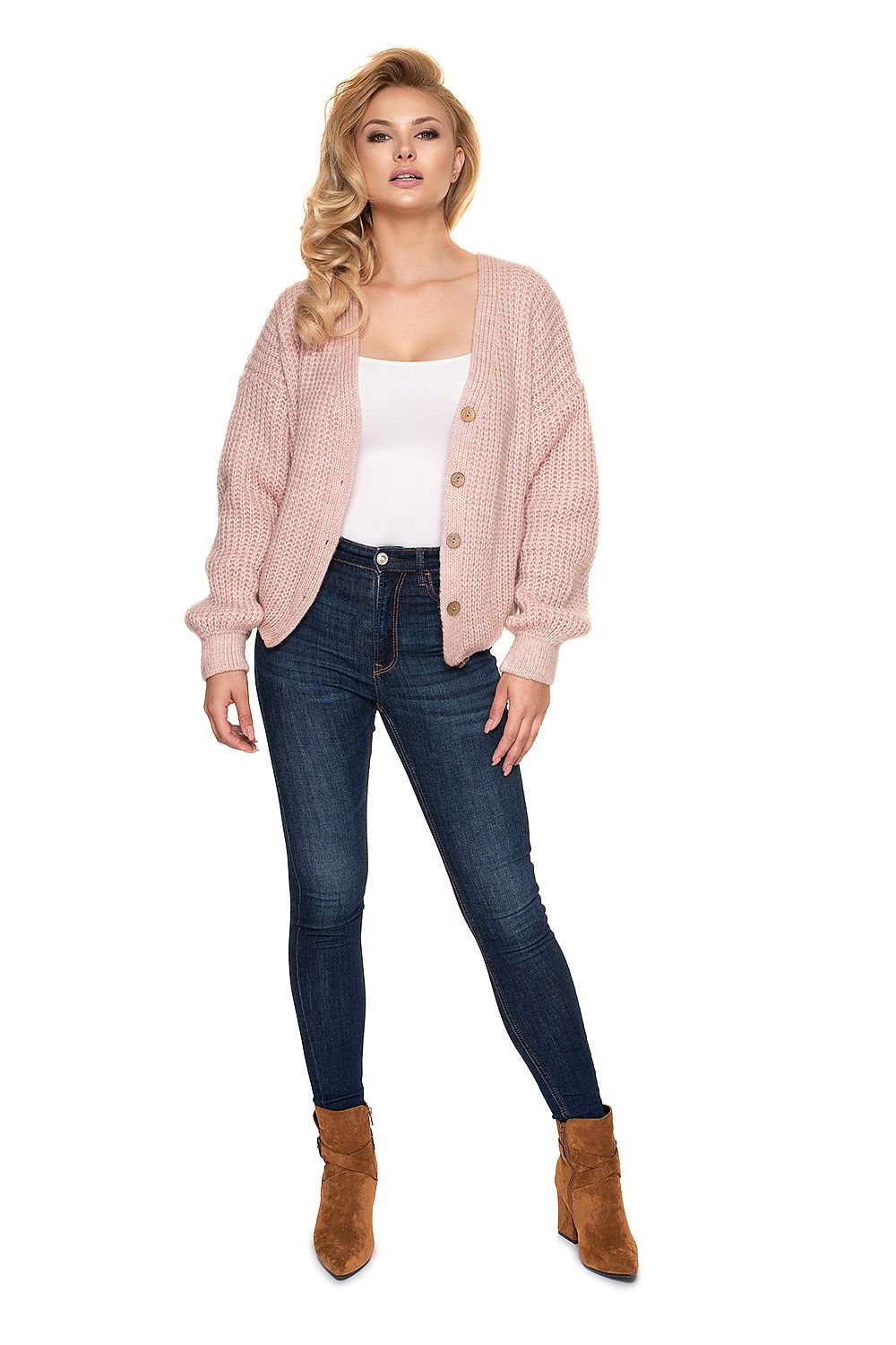 PeeKaBoo Oversized Cardigan Sweater with Wooden Buttons, Cozy Knit, Elegant Style - Model displaying a pink oversized cardigan sweater with wooden buttons, accessorized with denim jeans and elegant ankle boots.