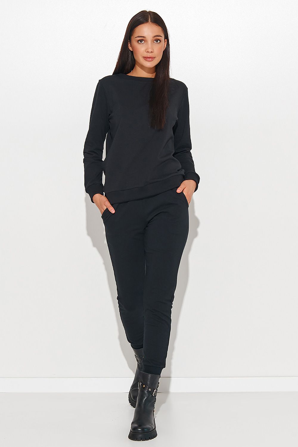 Elegant Numinou Two-Piece Cotton Knit Women's Set with Pocketed Pants - Model in a chic black version of the set, exemplifying versatility for both business and casual wear.