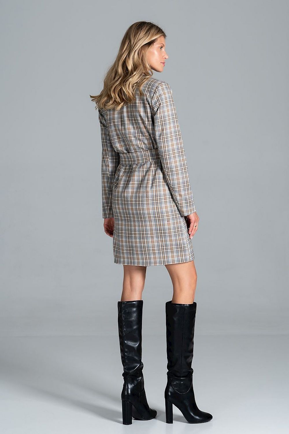 Back view of the Luxury Figl Knee-Length Autumn Coat with Jacket Collar, 6-Button Closure and Belt, highlighting the elegant fit and tailored design.