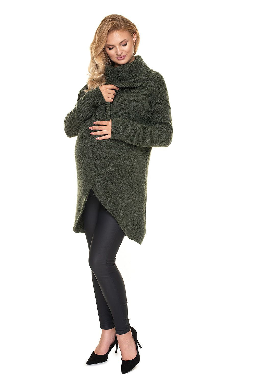 Elegant side view of a model in the Luxurious Wool Blend Pregnancy Sweater with Turtleneck, showcasing its stylish fit and comfort for expectant mothers.