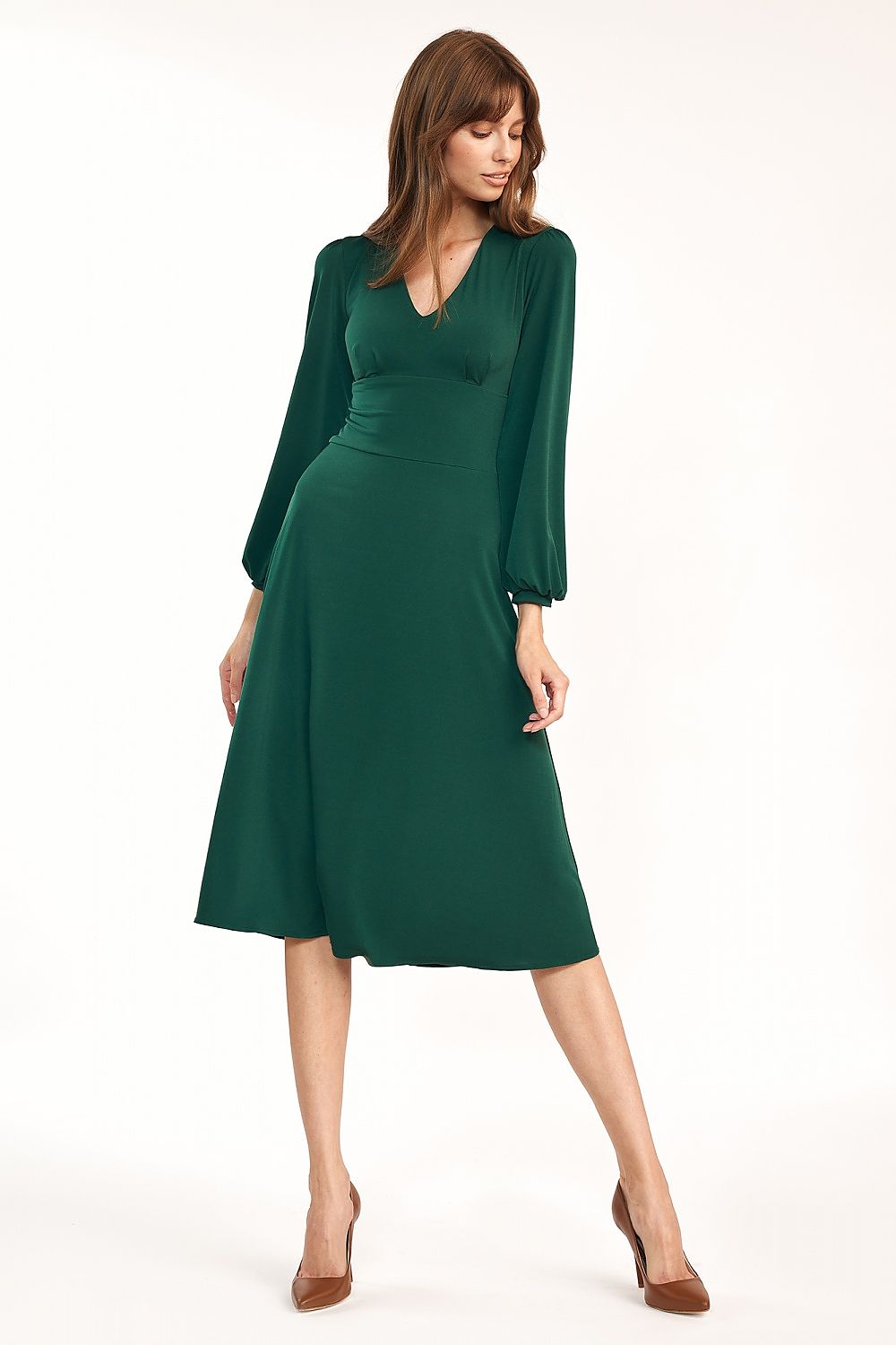 Sophisticated Classic Midi Dress with V Neckline and Long Sleeves by Nife, elegantly displayed on a model in deep green, ideal for versatile styling from office to everyday occasions.