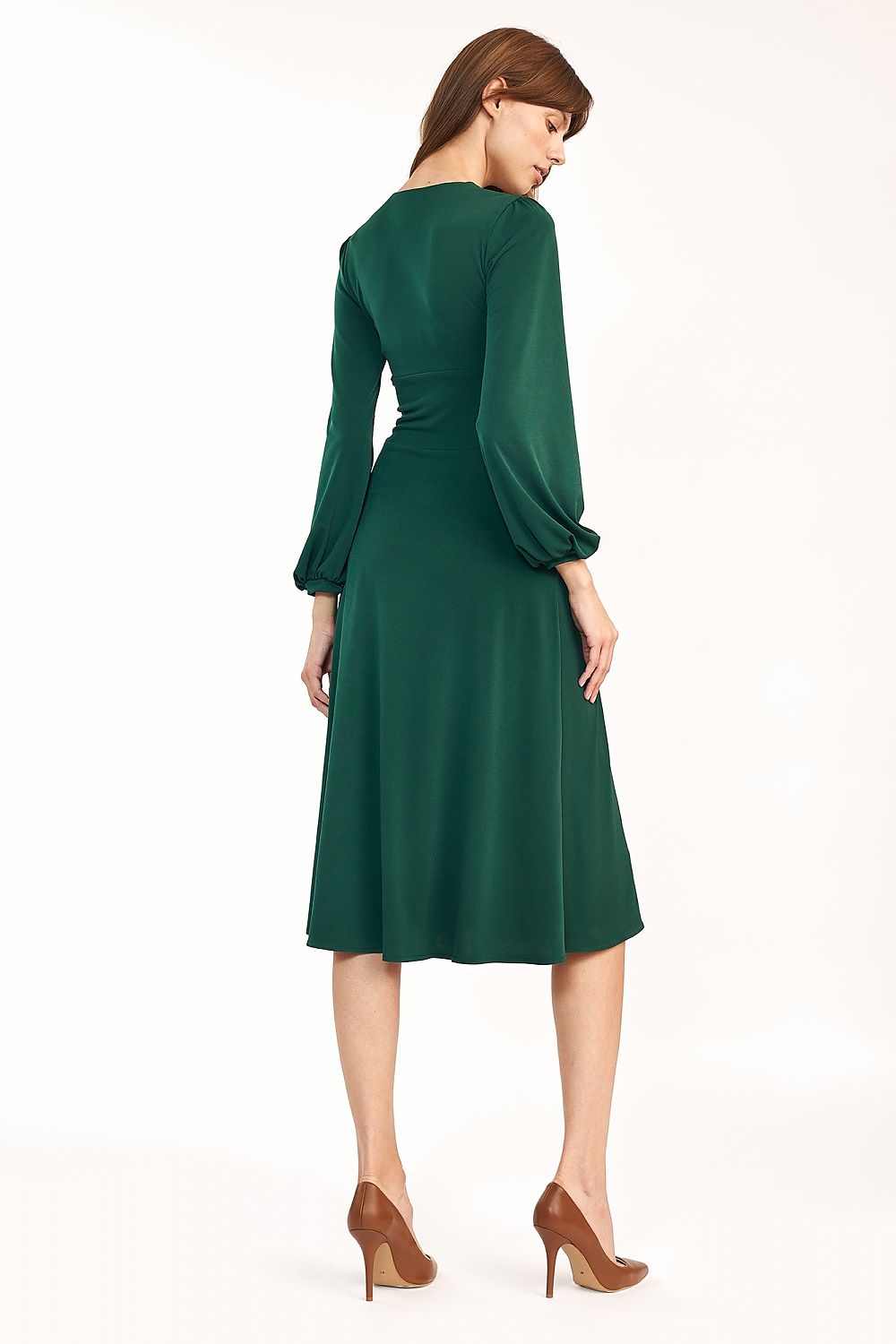 Classic Midi Dress with V Neckline and Long Sleeves by Nife - Elegant back view showcasing the rich green fabric, perfect for both work and casual occasions.