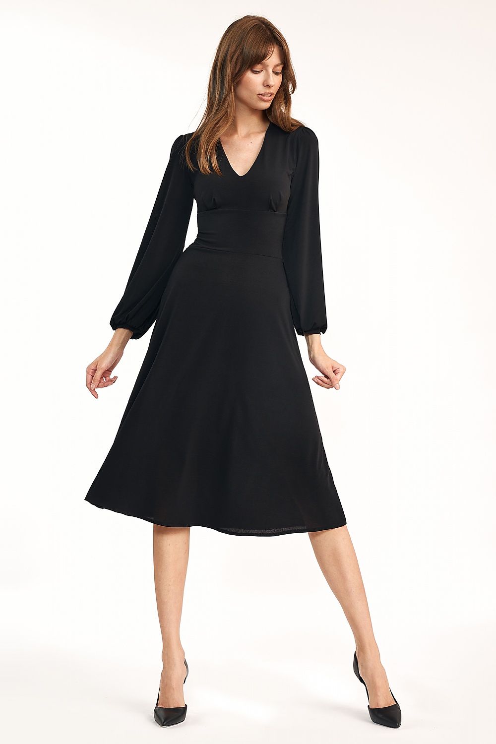 Classic Midi Dress with V Neckline and Long Sleeves by Nife - Stylish front view in classic black, featuring a flattering silhouette ideal for versatile styling.