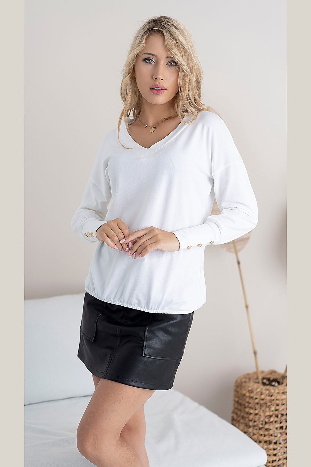 Stylish Hajdan long sleeve blouse in a refined design, with exquisite gold buttons, suitable for sizes S-XXXL.