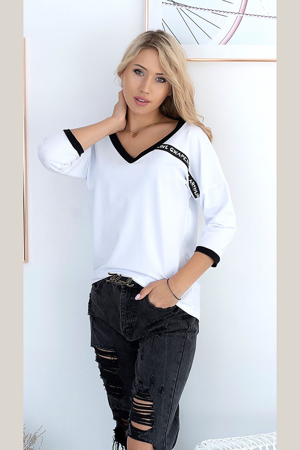 Close-up view of the Hajdan black and white blouse, featuring stylish knitted fabric ribbon detailing, perfect for luxurious casual styling.