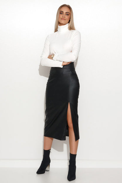 Elegant Women's Ribbed Turtleneck in black by Makadamia, perfect for sophisticated business attire and casual chic styling.