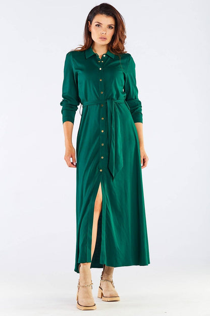 Elegant maxi dress with buttoned trapeze bottom and collared belt, showcasing a model wearing it in a striking green shade, featuring a sophisticated shirt top.