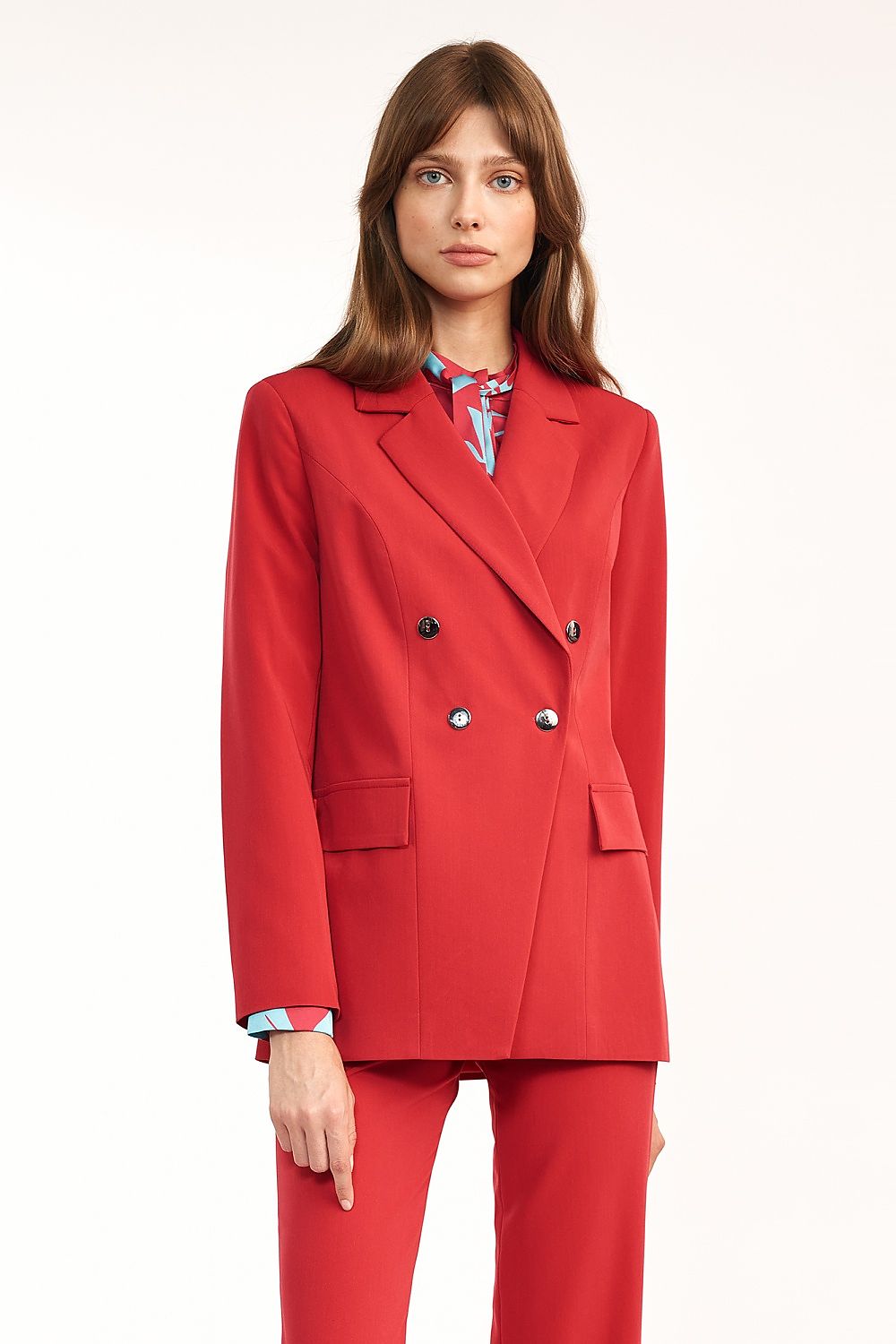 Nife Double-Breasted Jacket in Autumn Colours – Tailored Fit for Every Figure, featuring a striking red colour with a sophisticated design, styled elegantly on a model, showcasing both fashion and versatility.