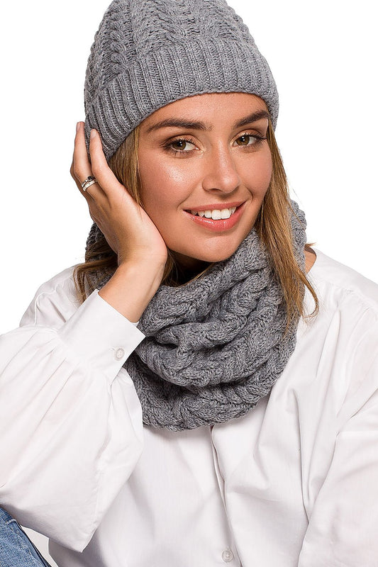 Model showcasing the Luxury Thick Plaid Knit Infinity Scarf for Autumn and Winter by BE Knit. Dressed in a white blouse, the model wears the stylish grey scarf, demonstrating its luxurious texture and warmth, perfect for autumn and winter looks.