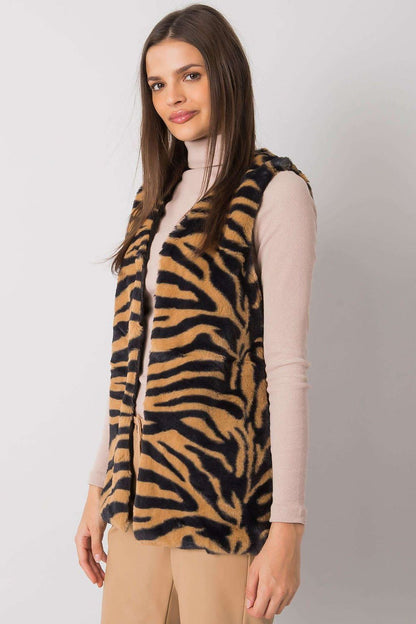 Close-up detail of the luxurious animal print fabric on the Yups gilet vest, showcasing the rich textures and premium polyester quality.