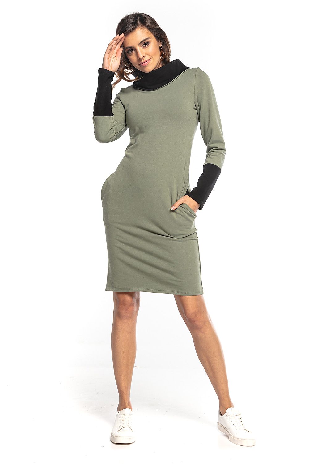 Elegant fitted Tessita daydress in soft sweatshirt knit, featuring a stylish turtleneck and contrasting sleeves, perfect for an everyday luxurious look.