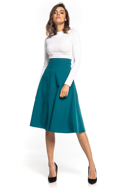 Chic model showcasing Tessita's elegant midi skirt in teal, featuring a high waist design and a flattering silhouette, ideal for sophisticated styling.