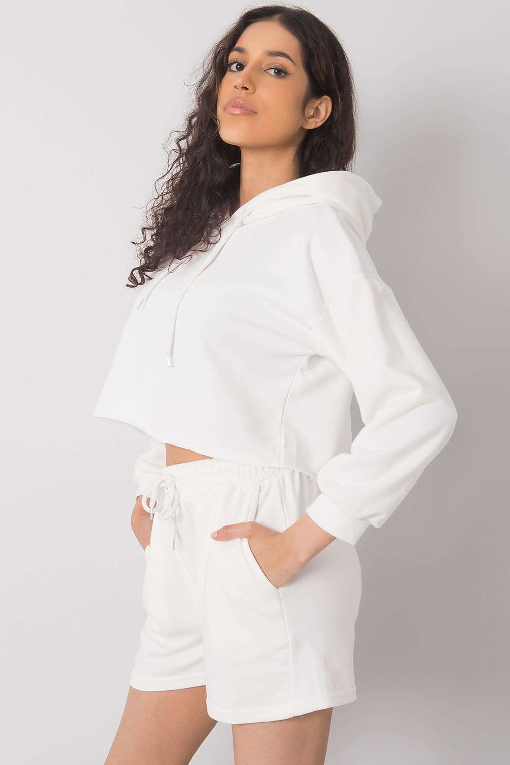 Luxurious Cotton-Blend Tracksuit Set with Sweatshirt and Shorts - Ex Moda Fashion, highlighting a model in a white tracksuit set, showing pockets and elegant design.