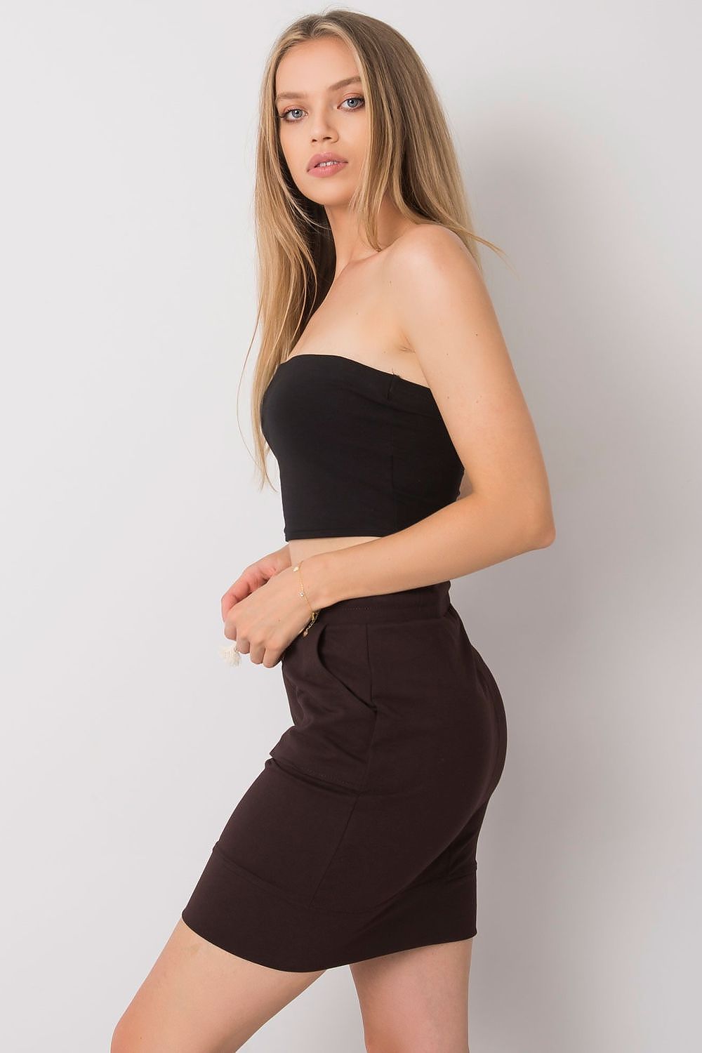 Elegant Mini Skirt with Elastic Waistband and Pockets - Cotton Blend for Comfortable Fit, displayed from the side on a model, accentuating the sophisticated design and flattering silhouette.