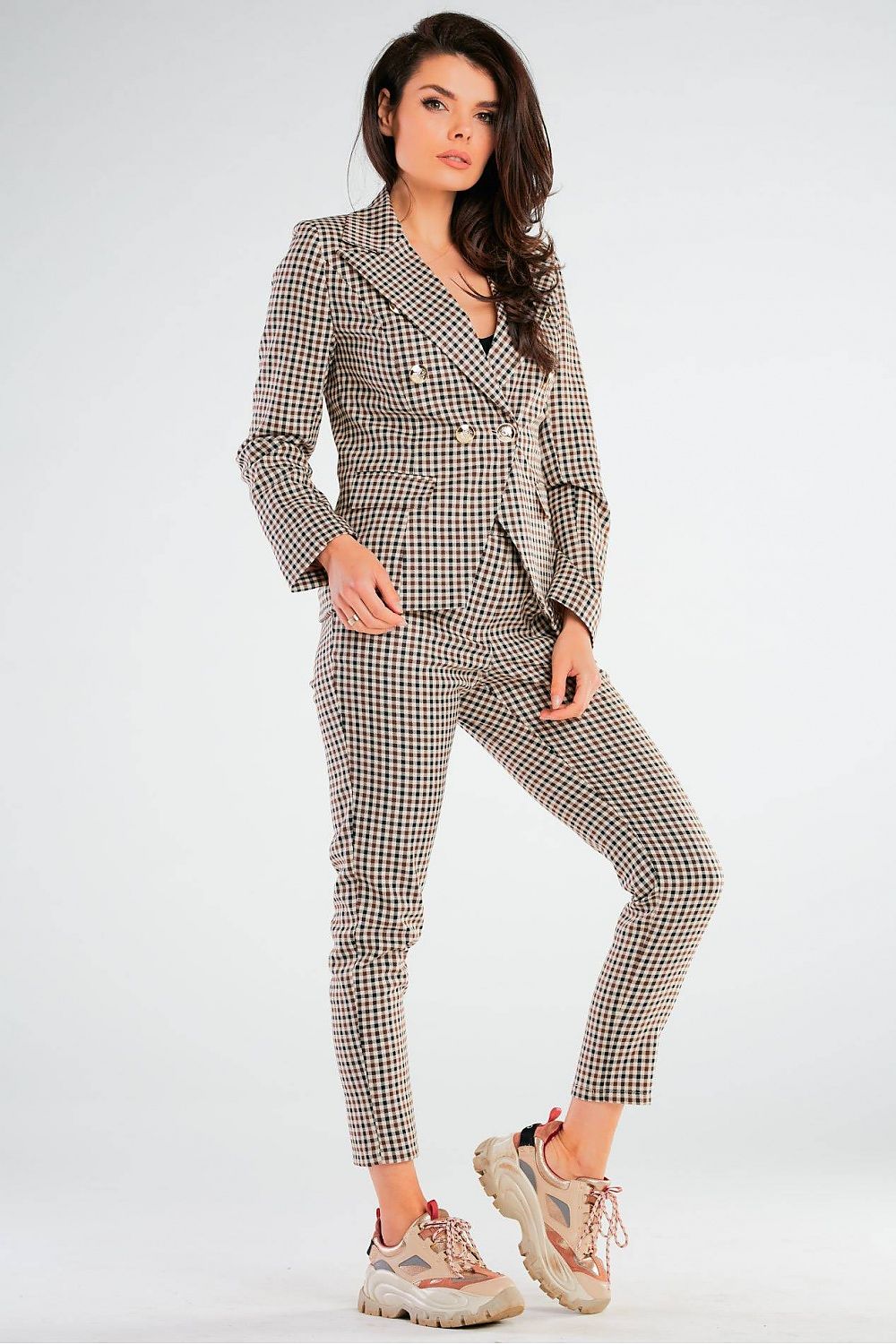 Model showcasing Elegant Women's Fitted Trousers with Pockets in Unique Patterns by Awama, styled with a chic blazer, perfect for elegant office attire.