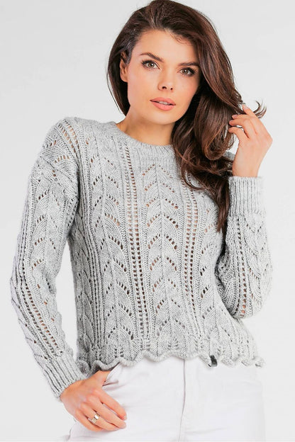 Luxury Ladies Sweater by Awama – Long Sleeve, Timeless Design, Ribbed Finish, Made in Poland. Close-up of a model in a grey ribbed sweater featuring intricate patterns and a luxurious texture.