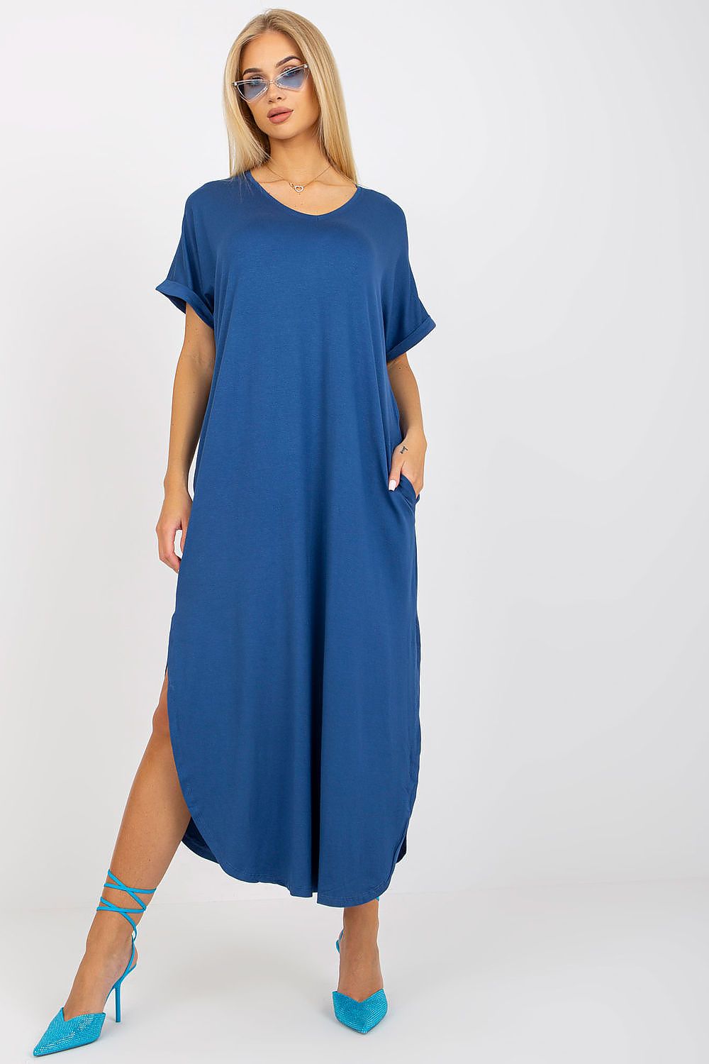 Luxury Short-Sleeved Daydress by Och Bella with Pockets and Stylish Slits, showcasing a beautiful blue colour and trendy slits, perfect for sophisticated summer outings.