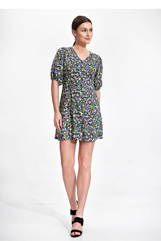 An elegant summer mini dress by Figl with patterned buttons and loose sleeves, styled with a flattering fit. Perfect for warm weather occasions.