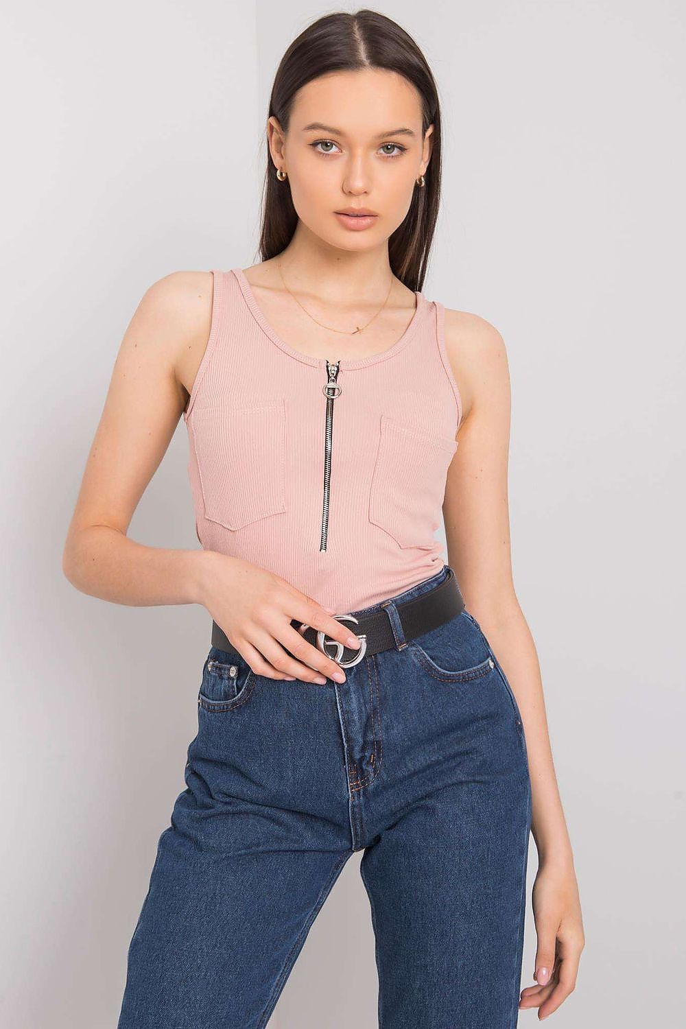 Luxury Italy Moda T-Shirt with Decorative Zipped Pockets and Round Neckline for Summer, styled in a soft pink shade, featuring a zip front and paired with high-waisted denim jeans.