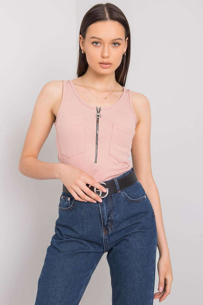 Luxury Italy Moda T-Shirt with Decorative Zipped Pockets and Round Neckline for Summer, styled in a soft pink shade, featuring a zip front and paired with high-waisted denim jeans.