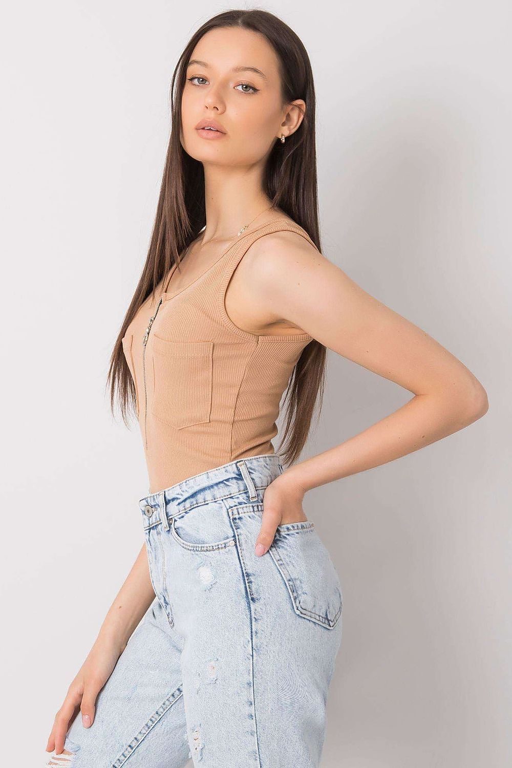 Luxury Italy Moda T-Shirt with Decorative Zipped Pockets and Round Neckline for Summer, model angled view of a modern beige sleeveless top complemented by vintage high-waisted jeans.