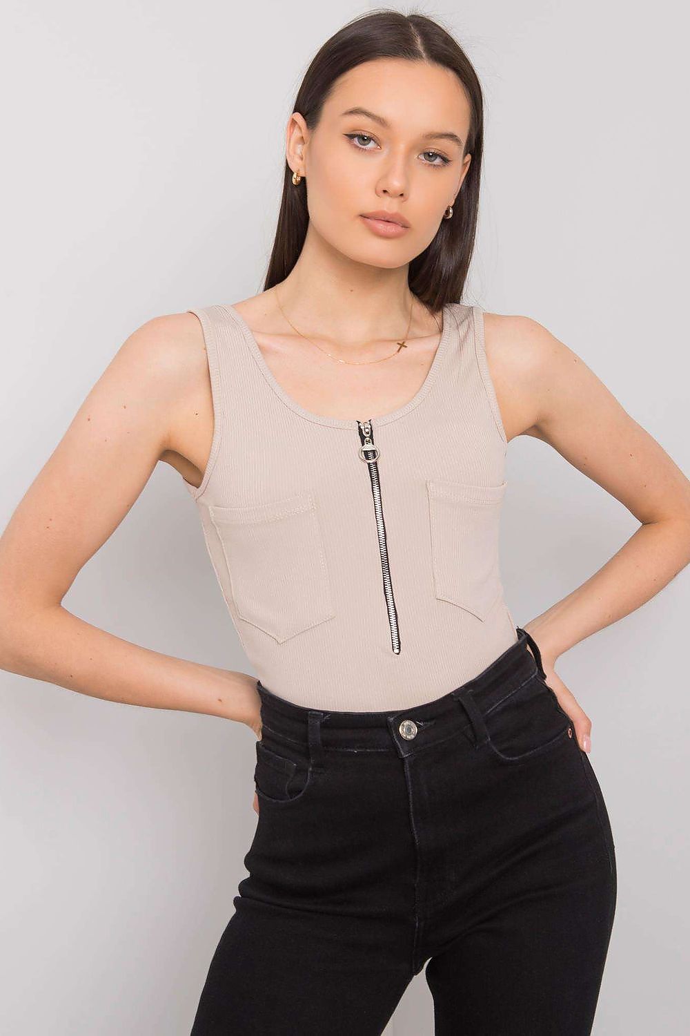 Luxury Italy Moda T-Shirt with Decorative Zipped Pockets and Round Neckline for Summer, showcasing a front view with a zipper and fashionable pockets on the model.