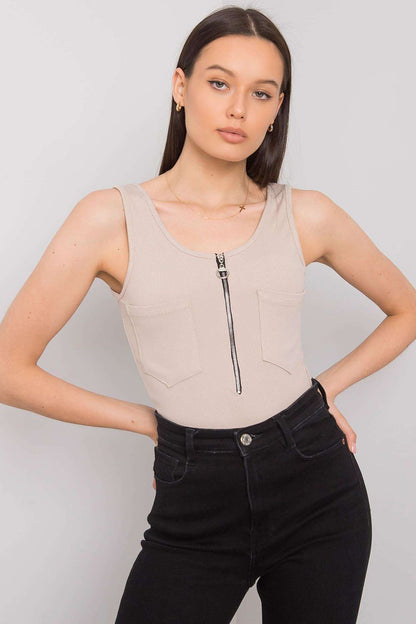 Luxury Italy Moda T-Shirt with Decorative Zipped Pockets and Round Neckline for Summer, showcasing a front view with a zipper and fashionable pockets on the model.