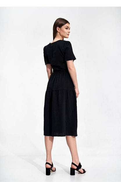 Elegant Figl Summer Midi Dress with Short Sleeves and Flared Cut in 100% Cotton, highlighting the back view of the model wearing the chic black dress with short sleeves and a cinched waist.