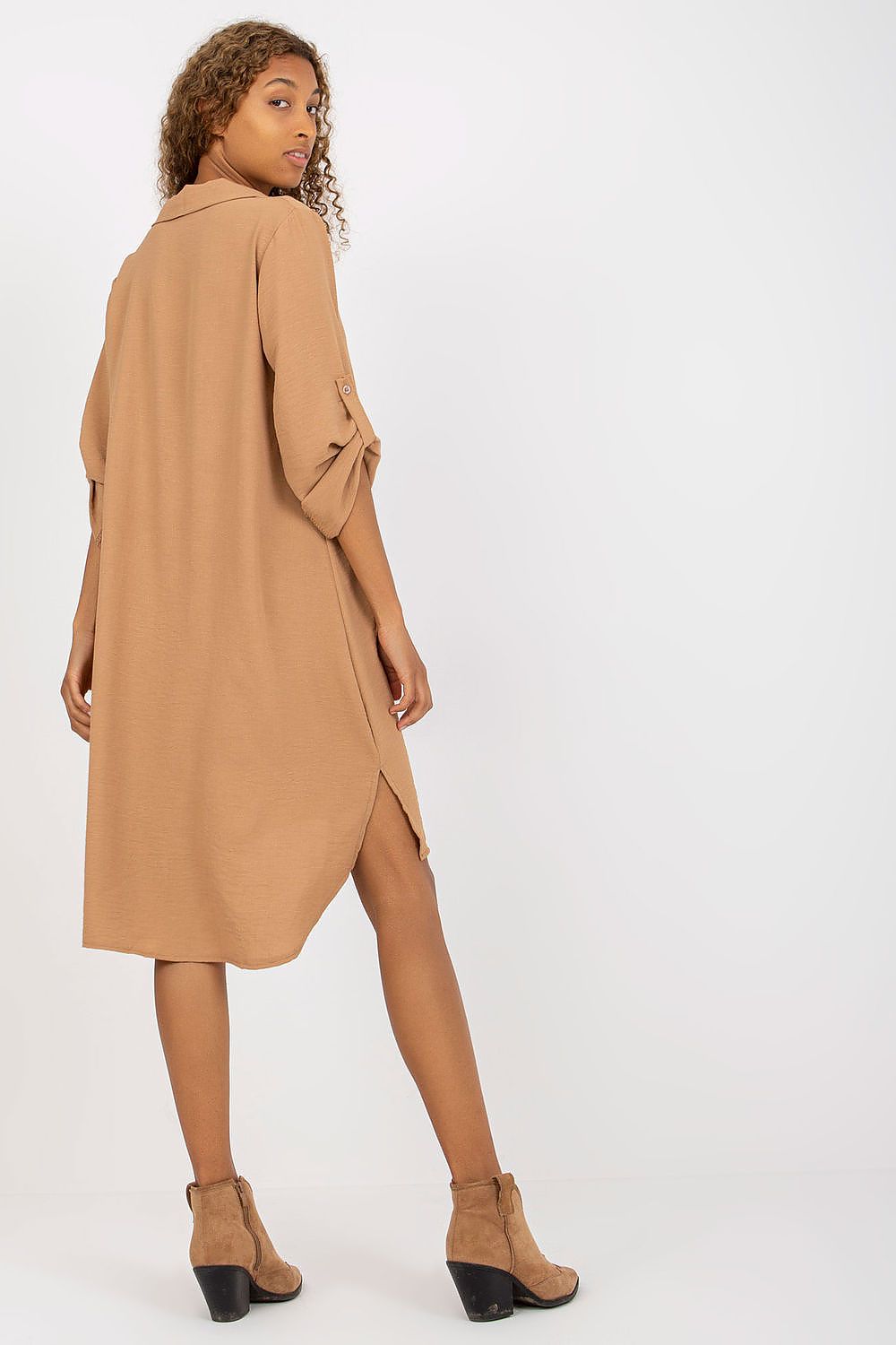 Italy Moda Loose-Fitting V-Neck Shirt Dress with Long Sleeves - Back view of the model in an understated yet elegant shirt dress, accentuating the refined silhouette and luxurious fabric ideal for casual elegance.