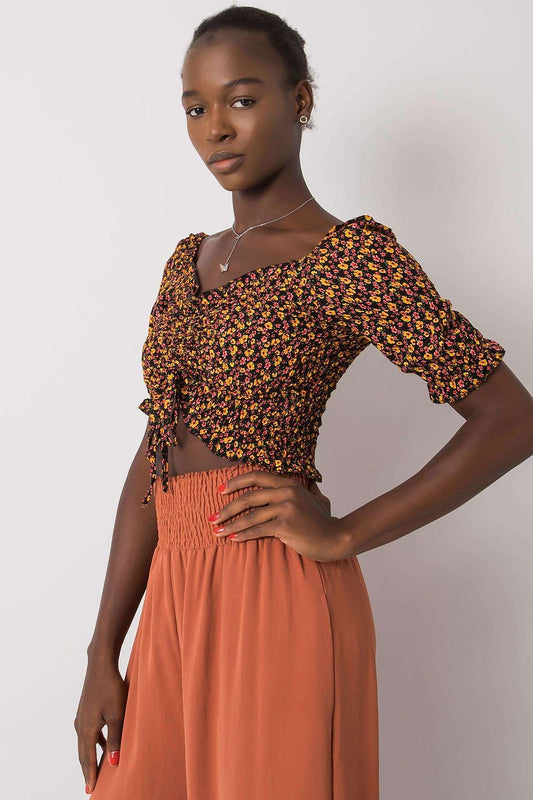 Sophisticated view of an elegant fitted cotton blouse with v-neck and short sleeves from Rue Paris, featuring a stylish floral print.