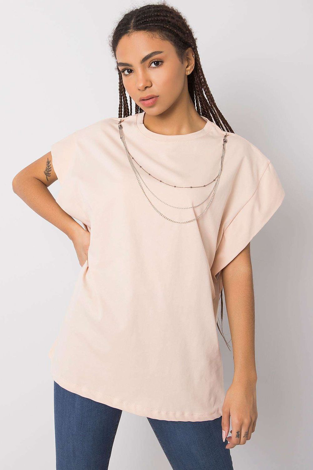 Rue Paris Luxurious Loose Fit Blouse in soft pink, adorned with a detachable chain, showcased on a model. Crafted from 100% cotton, featuring short sleeves for an elegant yet casual look.