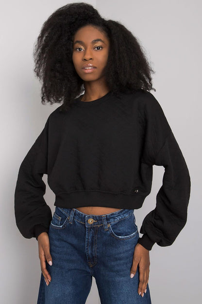 Elegant BFG Quilted Fabric Sweatshirt with Ribbed Hem – Long Sleeves, Perfect for Casual Chic. Showcasing a model wearing a black cropped quilted sweatshirt, perfect for a chic, casual look.
