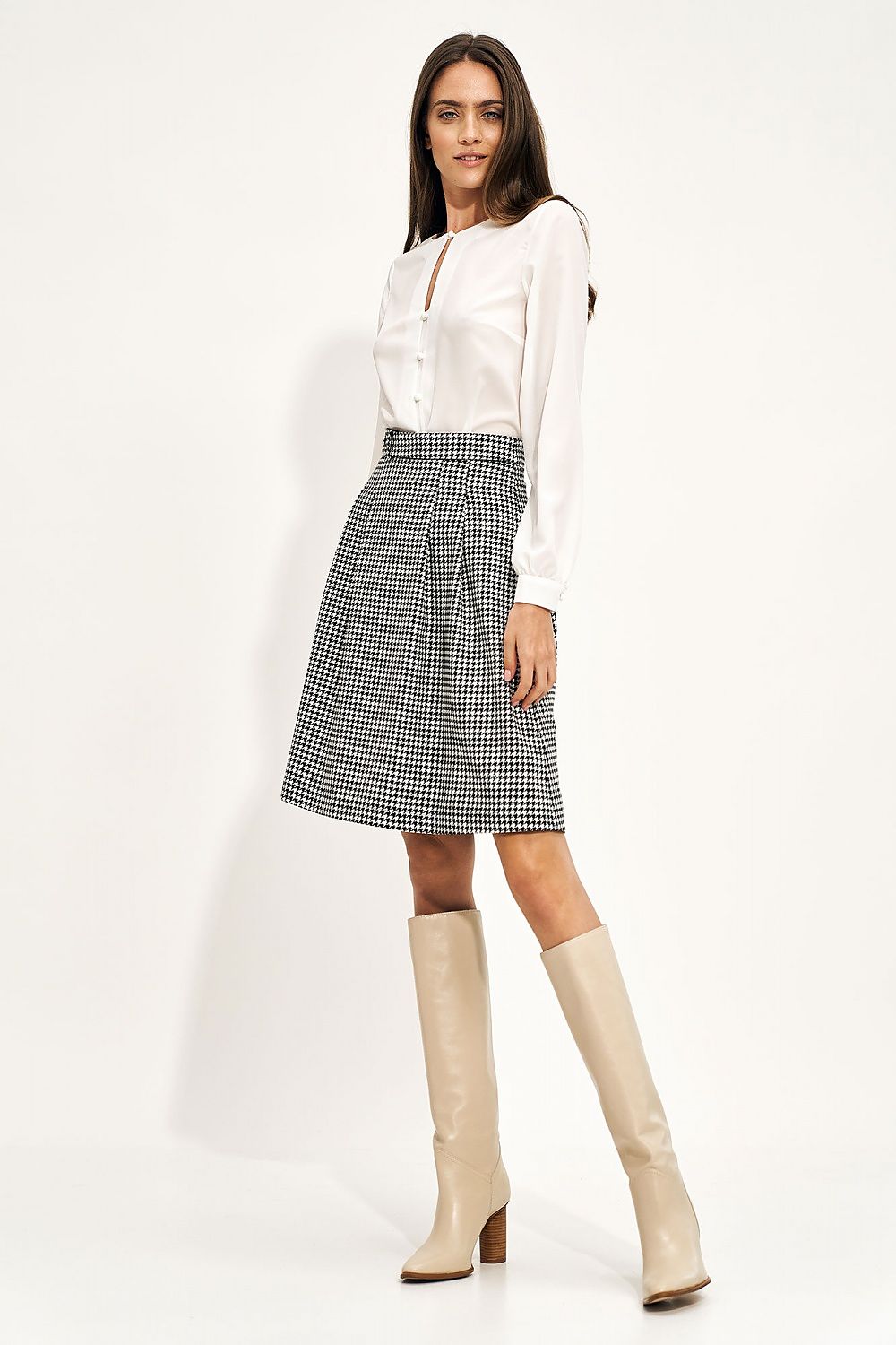 Nife High-Waisted Flared Skirt with Belt paired with knee-high beige boots and a white blouse, showcasing luxury and elegance.
