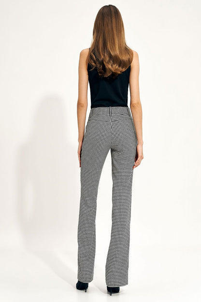 Elegant Flared Trousers with Pepite Print - Tailored Fit, Perfect for Office or Evening, displayed from a rear view, highlighting the flared design and tailored fit.