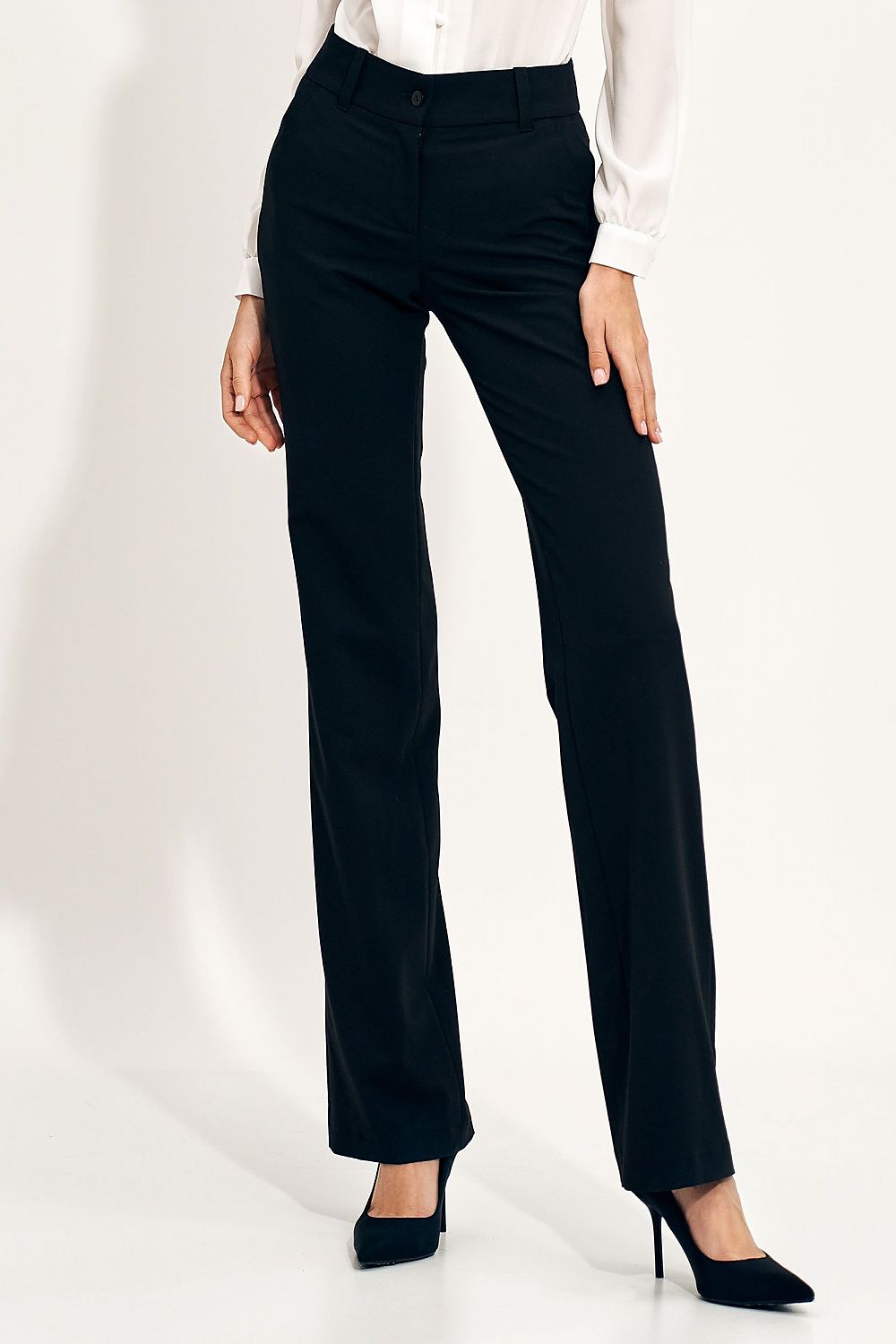 Elegant Flared Trousers with Pepite Print - Tailored Fit, Perfect for Office or Evening, shown in solid black fabric, elegantly styled with a blouse for a chic ensemble.