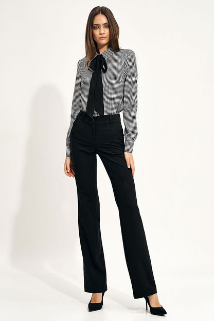 Elegant Flared Trousers with Pepite Print - Tailored Fit, Perfect for Office or Evening, paired with an elegant patterned blouse, perfect for a stylish professional look.