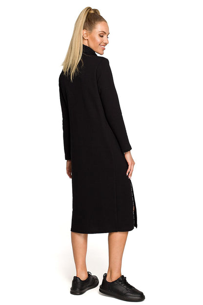 Moe Daydress: Elegant Midi Dress displayed on a model from the back, highlighting the slim-fit design and luxurious knit fabric.