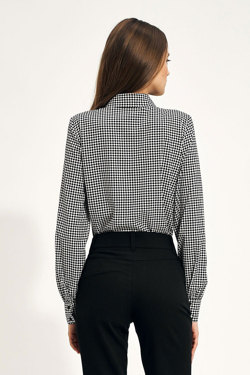 Back view of the Elegant Long Sleeve Bow Shirt by Nife, highlighting its exquisite design and luxurious fabric, ideal for stylish professional attire.