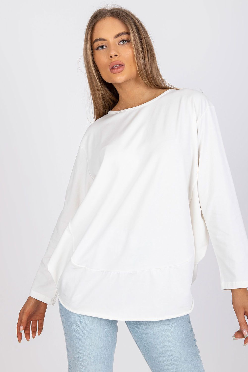 Elegant Ex Moda Women's Loose-Fit Blouse with Long Sleeves and Round Neckline in Cotton Blend, showcased elegantly against a neutral background, featuring a relaxed silhouette and refined details.