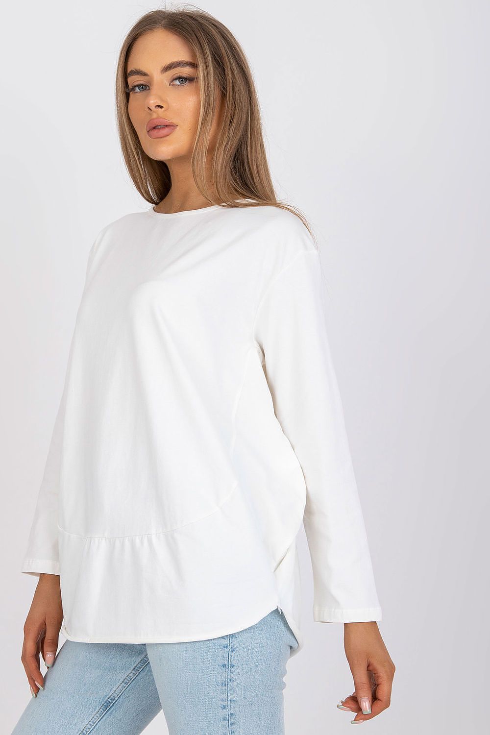 Elegant Ex Moda Women's Loose-Fit Blouse with Long Sleeves and Round Neckline in Cotton Blend, featuring a stylish white design, ideal for chic casual wear.