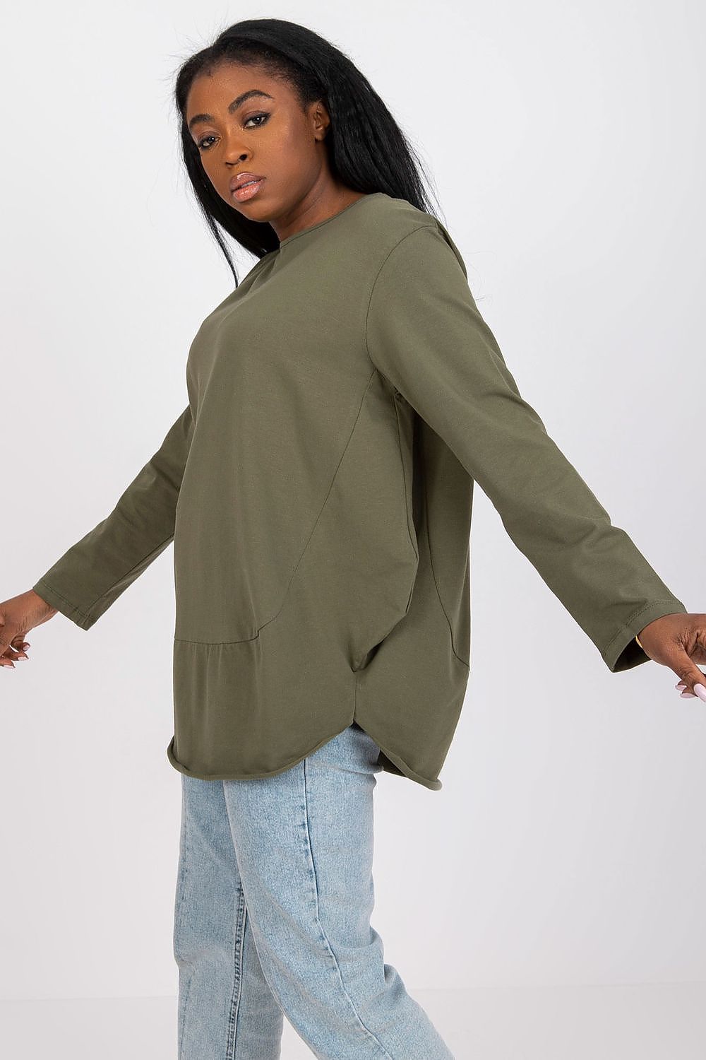 Elegant Ex Moda Women's Loose-Fit Blouse with Long Sleeves and Round Neckline in Cotton Blend, portrayed in a stylish olive green, capturing a side profile that enhances its luxurious cut.