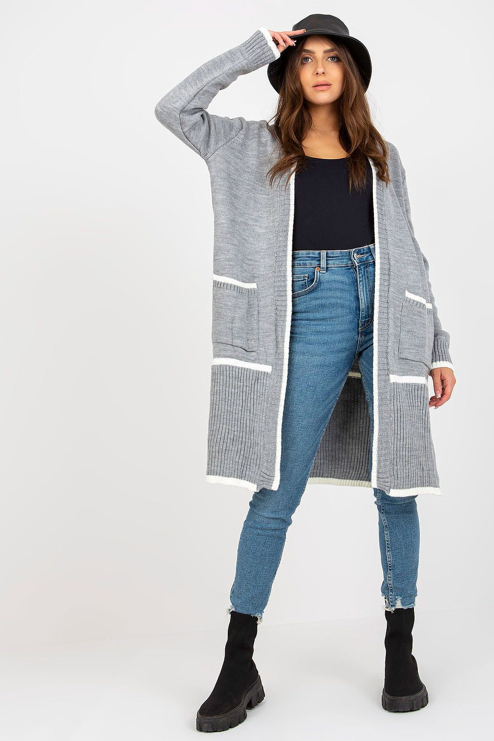 Luxury Women's Unbuttoned Long-Sleeve Cardigan with Pockets by Rue Paris, model posing in a grey cardigan with large pockets, paired with high-waisted jeans and a stylish hat, emphasising comfort and elegance.
