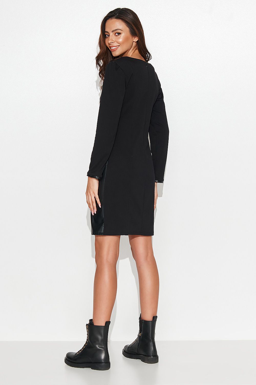 Close-up of the Numinou black short dress, showcasing the exquisite leather texture and knitted fabric, perfectly combining luxury and ease for every occasion.