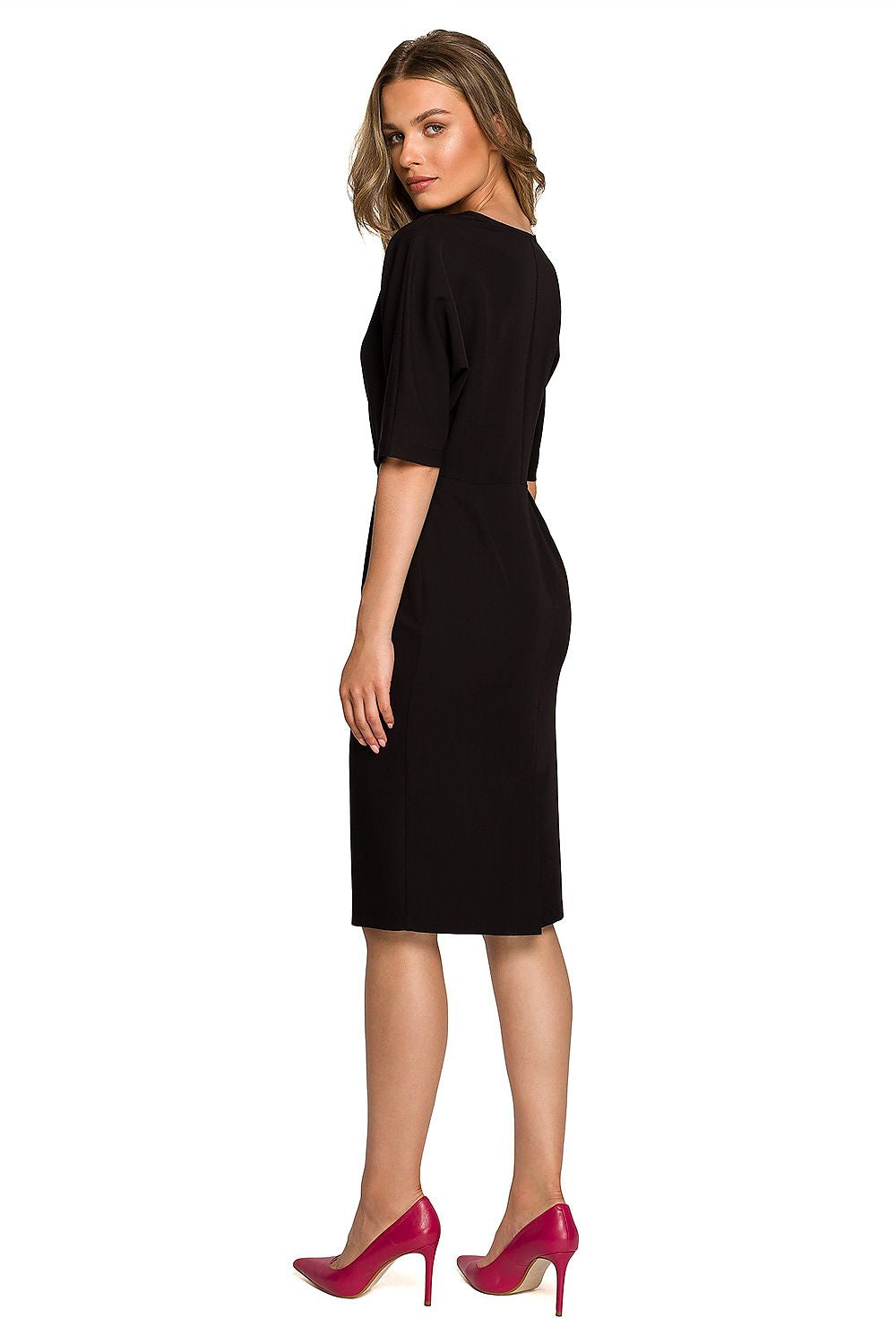 Back view of an elegant woman in a black Stylove Daydress, focusing on the stylish batwing sleeves and tailored fit.