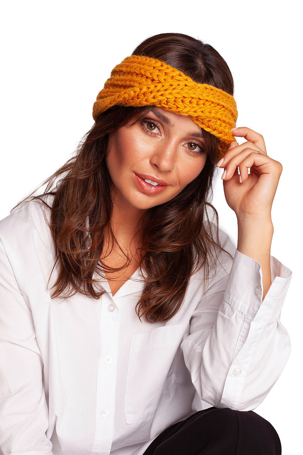 Elegant woman modelling a luxurious warm yellow headband by BE Knit, crafted from a sophisticated blend of materials for stylish winter comfort.